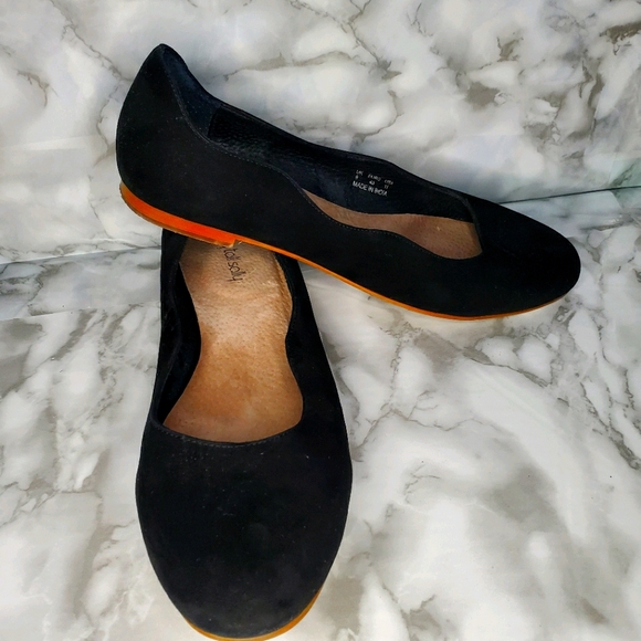 Shoe - Picture 1 of 4